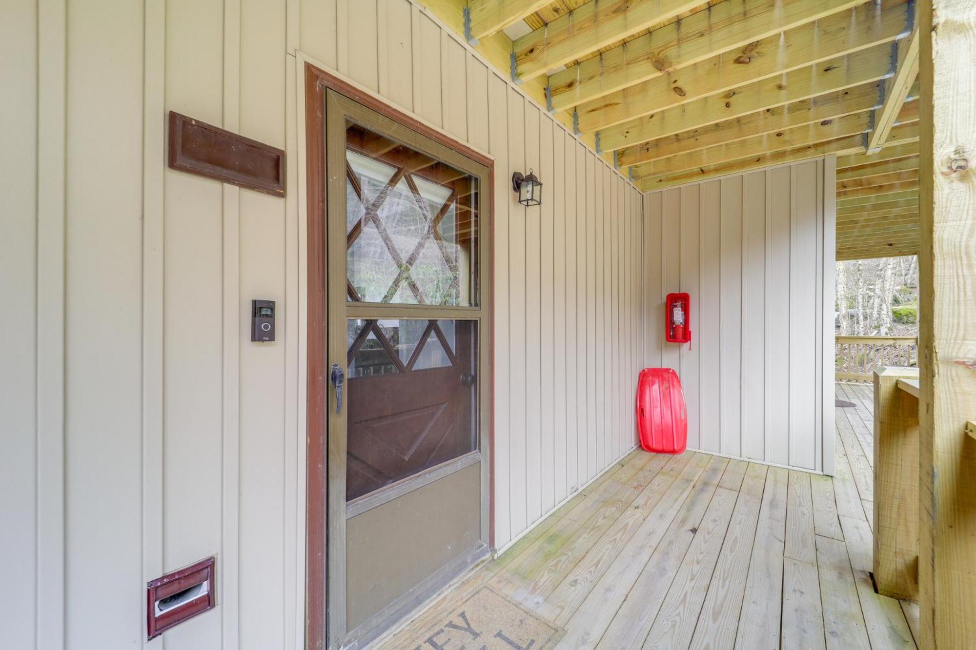 Beech Mountain Studio With Balcony Less Than 1 Mi To Skiing! ภายนอก รูปภาพ